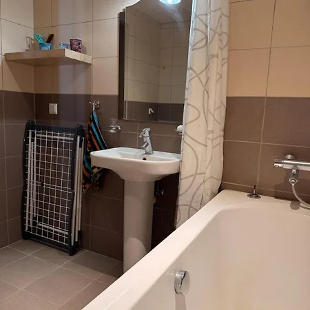 Family With Sauna I Free Private Parking *
